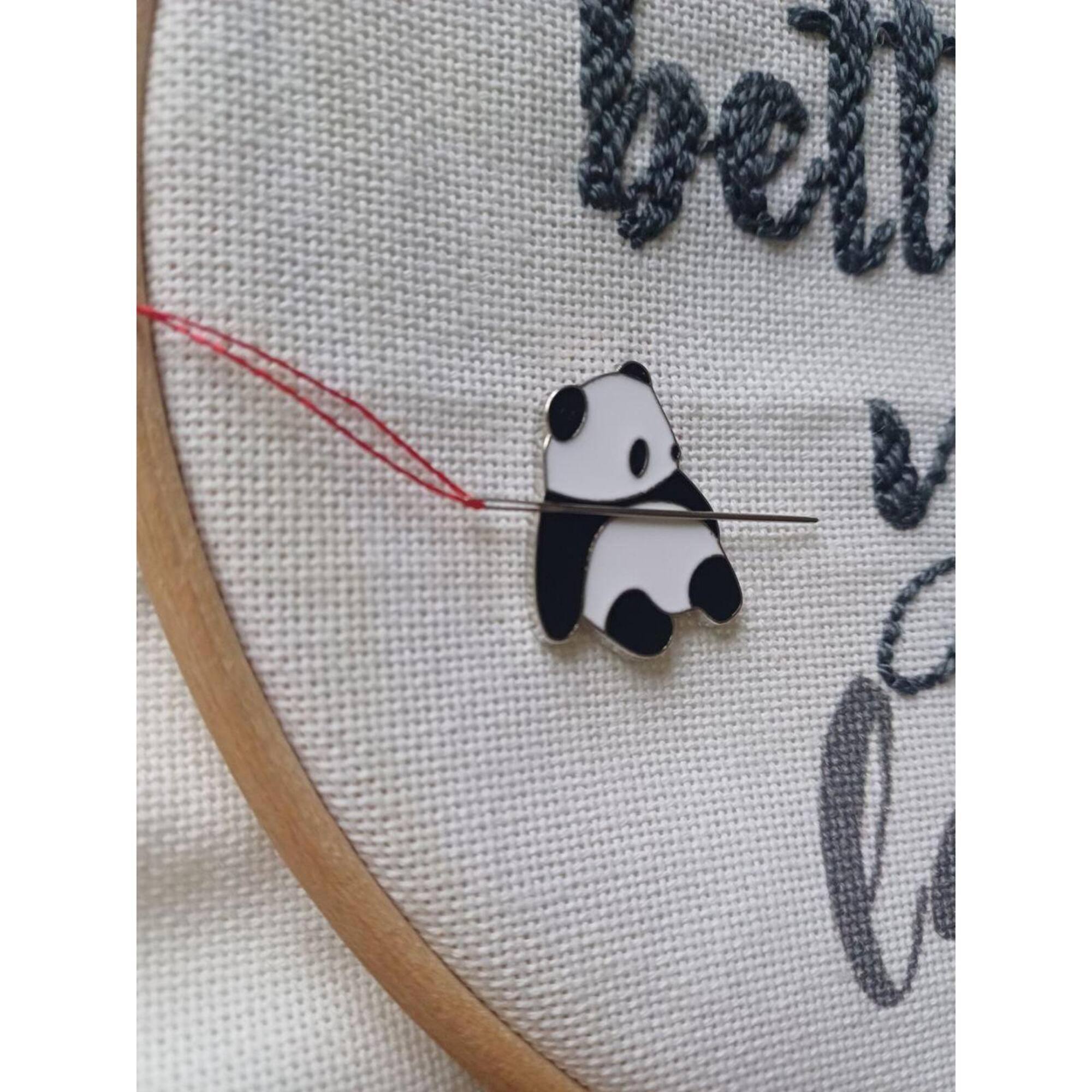 Wizardi 4/5" Panda Magnetic Needle Minder